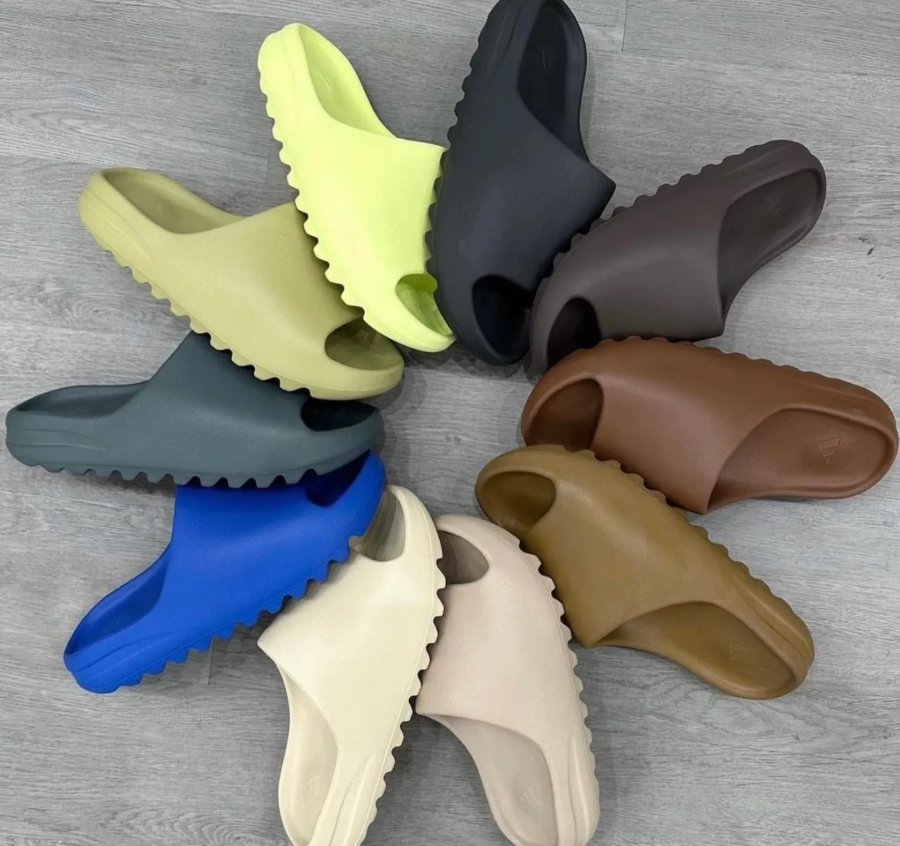 Yeezy slides thumbnail 2