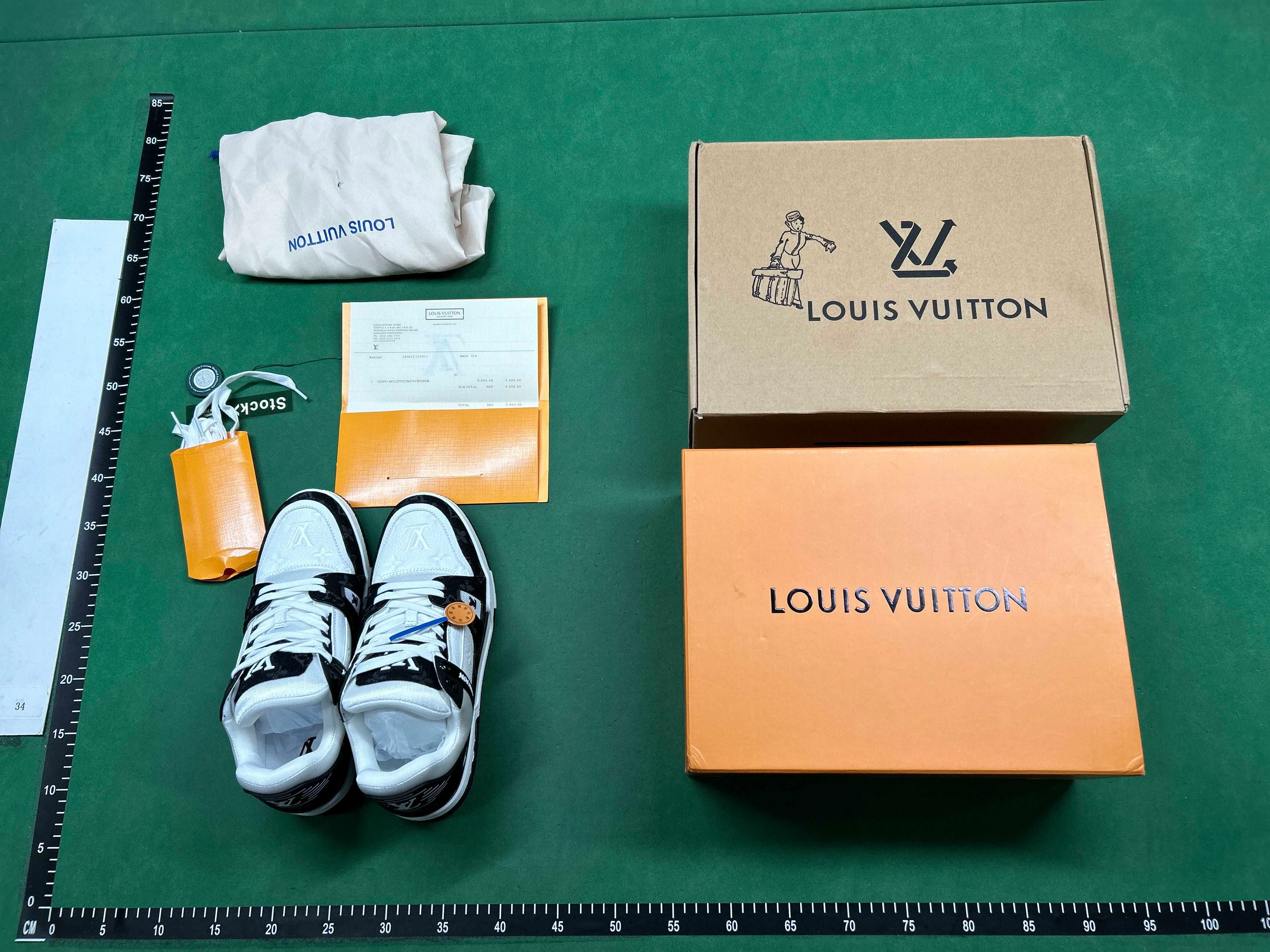 Black LV sneakers thumbnail 2