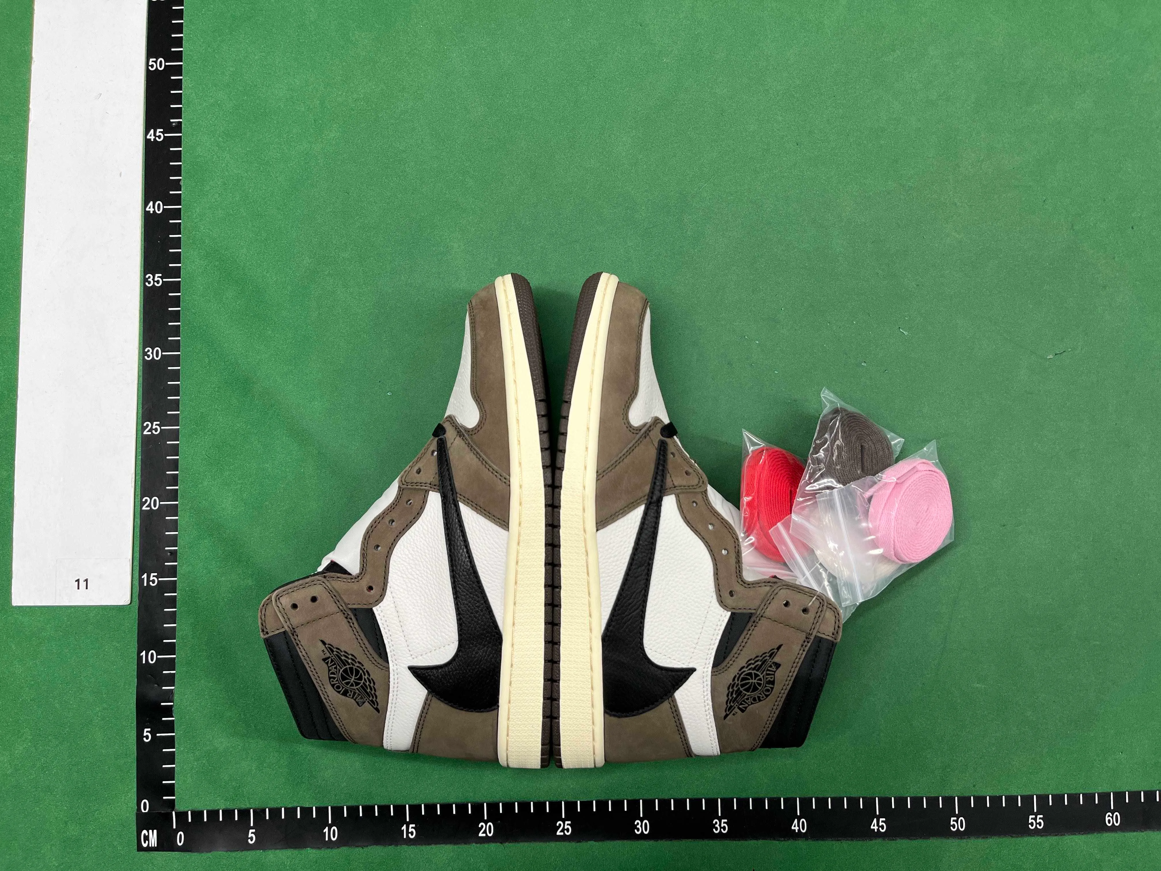 1:1 Jordan 1 Travis Scott Reverse Mochas thumbnail 2