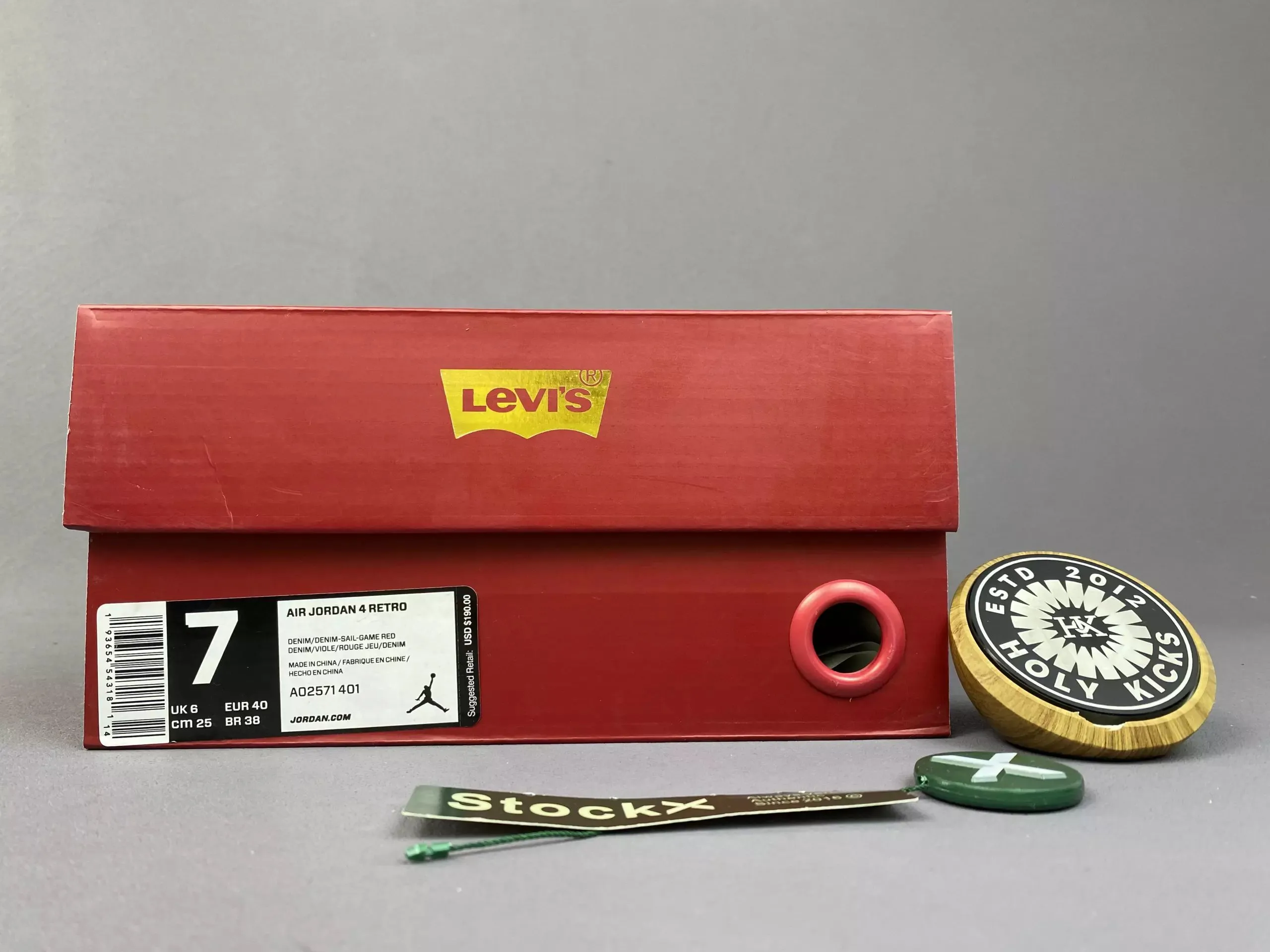 Jordan 4 Levis thumbnail 2