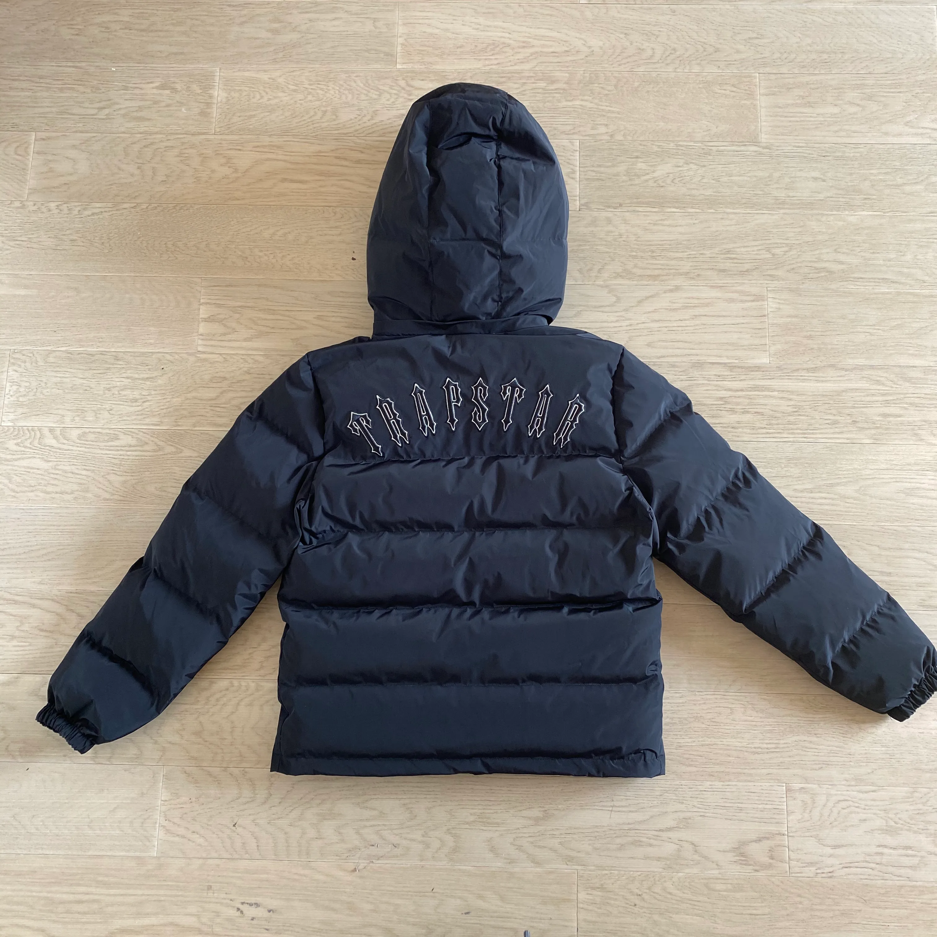 Trapstar Irongate pufferjacket with Detachable Hood (Black) thumbnail 2
