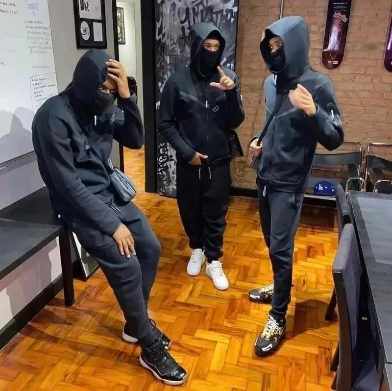 Fashion Sportswear - Image 1